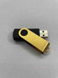 2TB USB flash drive scam device